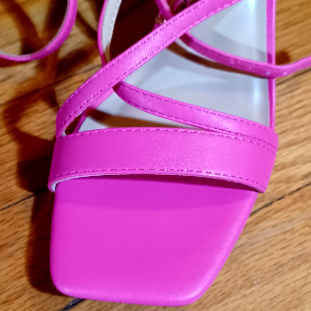 Elegant Pink Strappy 3 In Heels Saaure Toe, Rubber Outer Sole Women's 7 - Picture 3 of 7